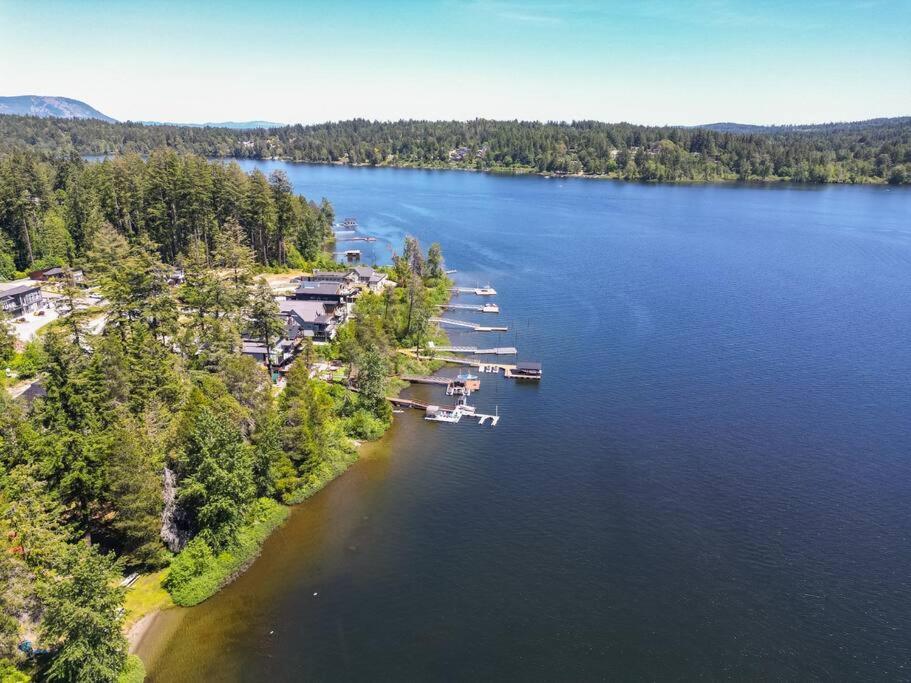 Kelly'S Sunset Lake Retreat Shawnigan Lake Екстериор снимка